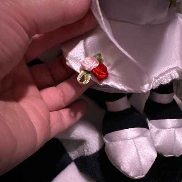 Minnie Wedding 9” retired Disney Merchandise - Picture 9 of 9